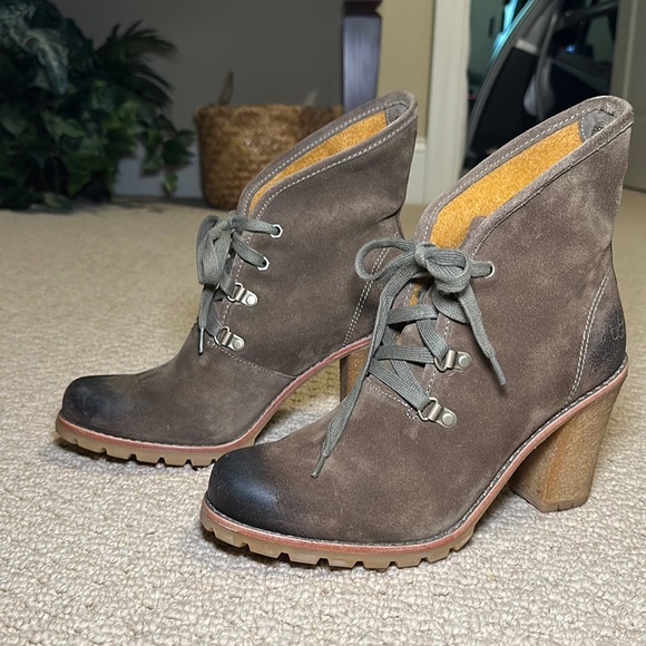 Brand New Ugg Suede Boots - Picture 8 of 16